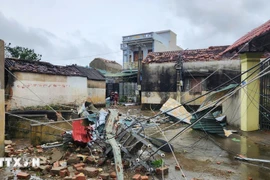 Houses in Hoang Giang commune of Thanh Hoa province are damaged by Typhoon Bualoi. (Photo: VNA)