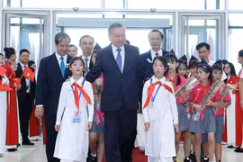 Party chief directs tasks to achieve modern education