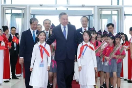 Party chief directs tasks to achieve modern education