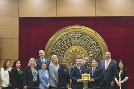 Vice Chairman of the National Assembly Nguyen Duc Hai (third from right) receives a delegation from the US’s Oregon State legislature in Hanoi on September 9. (Photo: VNA)