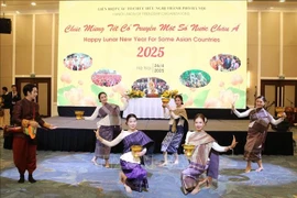 At the friendship exchange held in Hanoi on April 26 to celebrate the traditional New Year festivals of several Asian countries (Photo: VNA)