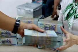 As of the end of March, nearly two million households and individual business owners nationwide were still paying taxes under the lump-sum method. (Photo: VNA)