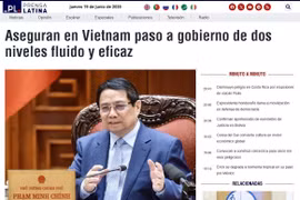 Prensa Latina's article on Vietnam’s assurance of smooth and effective transition to a leaner structure. (Photo: VNA)