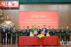 At the ceremony on February 28 to officially transfer MobiFone Telecommunications Corporation from the commission to the Ministry of Public Security. (Photo: VNA)