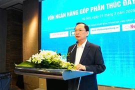 Deputy Governor of the State Bank of Vietnam Dao Minh Tu speaks at the roundtable. (Photo: VietnamPlus)