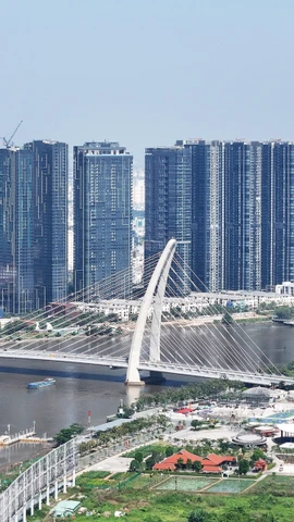Ba Son bridge connects downtown Ho Chi Minh City with Thu Thiem urban area (Photo: VNA)