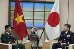 Sen. Lt. Gen. Nguyen Van Nghia, Deputy Chief of the General Staff of the Vietnam People’s Army (L) and General Morishita Yasunori, Chief of Staff of the Ground Self-Defence Force of Japan. (Photo: VNA)