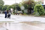 Residents in Ninh Binh province are unable to travel due to severe flooding caused by storm Wipha-triggered rain. (Photo: VNA) 