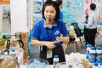 A livestream session promoting products to online consumers. (Photo:nhandan.vn 
