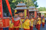 Thanh Ha villagers carry ceremonial palanquins during a traditional procession at the Ancestors Commemoration Festival. (Photo hoianheritage.net) 