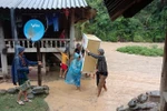 A family in Muong Xen commune in Nghe An province move their belongings to safe places amid the flooding. (Photo: VNA) 
