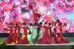 Artists at the opening ceremony of Sa Dec 2025 Spring Flower Festival (Photo: VNA)