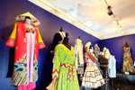 The ao dai Nhat Binh, a type of court dress from the Nguyen Dynasty (1802-1945), part of a special collection by designer Cao Minh Tien, at an exhibition in Washington, D.C. (Photo: VNA)