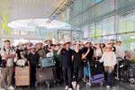 Iranian tourists on the first-ever charter flight to Hà Nội land at Nội Bài International Airport on March 28 (Photo:baodautu.vn) 