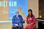 Dominique de Miscault and Dr Hoang Thi Hong Ha introduce the photography book "Vietnam - Un voyage mémoriel". (Photo: VNA)