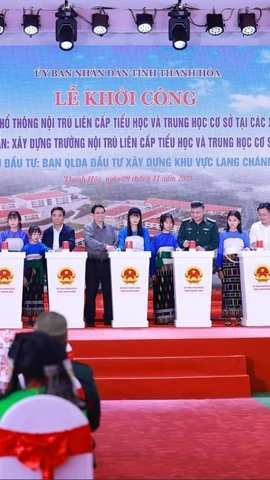Prime Minister Pham Minh Chinh attends the ground-breaking ceremony for the Yen Khuong Primary and Lower Secondary Boarding School in Thanh Hoa province on November 10, 2025. (Photo: VNA) 