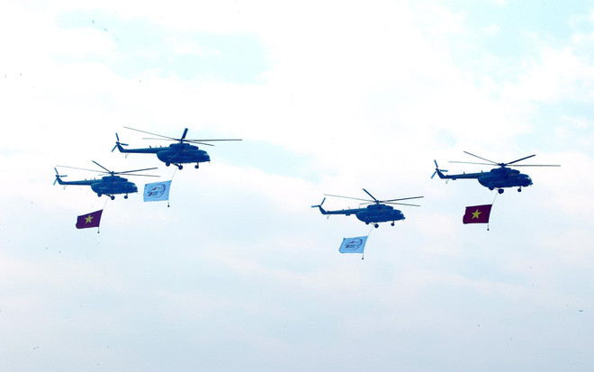 Helicopters perform at the final rehearsal on December 17. (Photo: VNA) Final rehearsal held for Vietnam International Defence Expo 2024.jpg