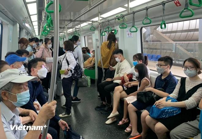Cat Linh – Ha Dong urban railway line attracts large crowds of passengers. (Photo: VietnamPlus) Hanoi urban railway 2.webp