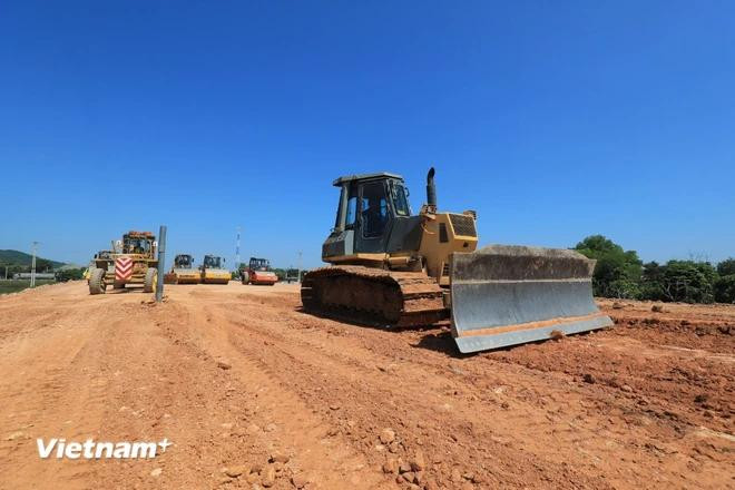 The Ministry of Transport has adjusted its capital plan to ensure sufficient capital for projects. (Photo: VietnamPlus) Public investment capital disbursement accelerated 3.webp