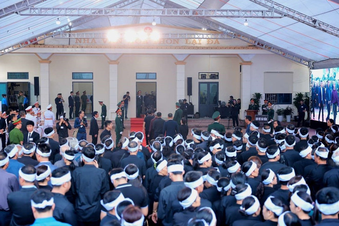 The respect-paying ceremony at Party General Secretary Nguyen Phu Trong's hometown in Lai Da hamlet of Dong Hoi commune, Hanoi's Dong Anh district. (Photo: VNA) State funeral held for Party General Secretary Nguyen Phu Trong 4.jpg