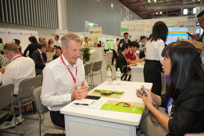 Vietnamese and European businesses explore cooperation opportunities. (Photo: VietnamPlus) EVFTA provides leverage for firms to join EU supply chains 2.webp