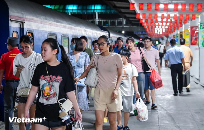 The railway sector will merge two passenger transport companies, aiming to help end internal competition and promote the efficient use of available vehicles and assets. (Photo: VietnamPlus) Railway sector 3.webp