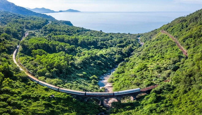 With the power to manage and use railway infrastructure assets, the VNR will be more proactive in its production and business activities. (Photo: VietnamPlus) Railway sector 2.webp