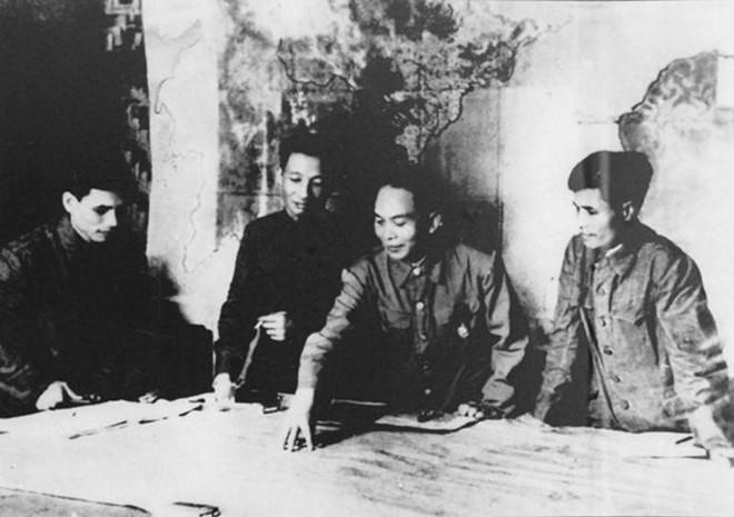 The General Military Commission and the General Command meet to discuss the 1953 - 1954 winter - spring combatant plan. (Photo: VNA) Dien Bien Phu Victory 5.jpg