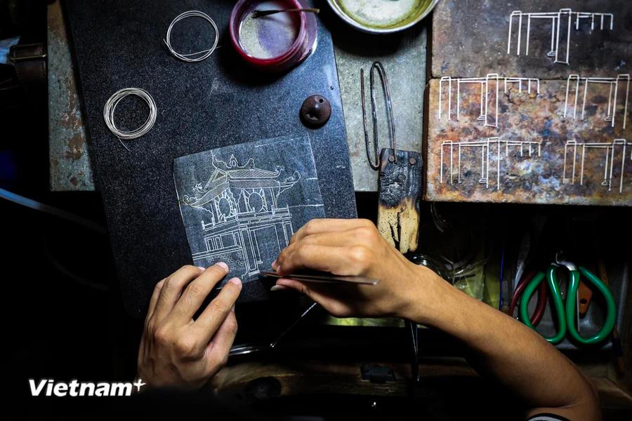 Aside from skillful hands, silversmiths also need high aesthetic understanding and great patience to produce a perfect item. (Photo: VietnamPlus)