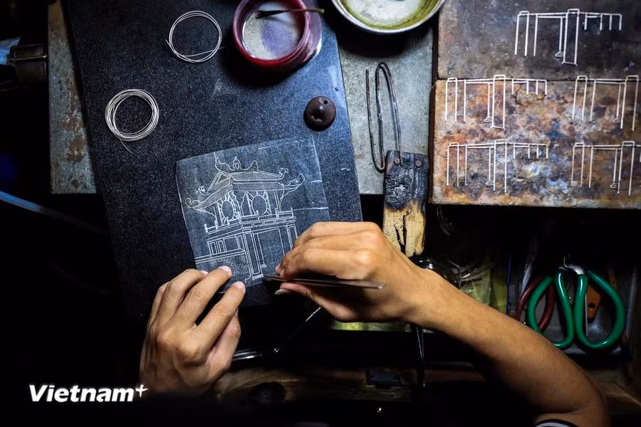 Aside from skillful hands, silversmiths also need high aesthetic understanding and great patience to produce a perfect item. (Photo: VietnamPlus)