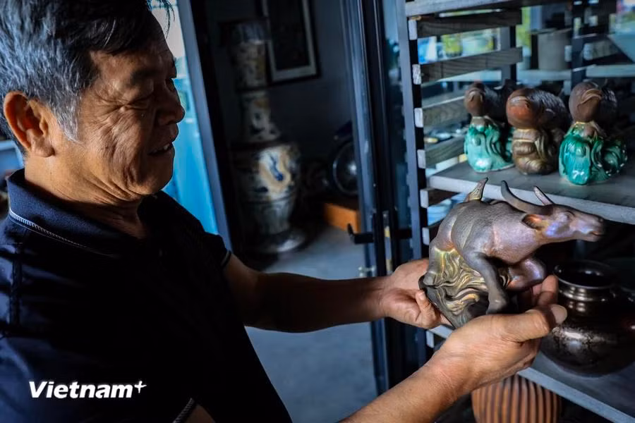 They now possess the technique for making the Raku glaze, inspired by an ancient ceramic genre of Japan dating back to the 1550s and often used in its traditional tea ceremonies. (Photo: VietnamPlus)