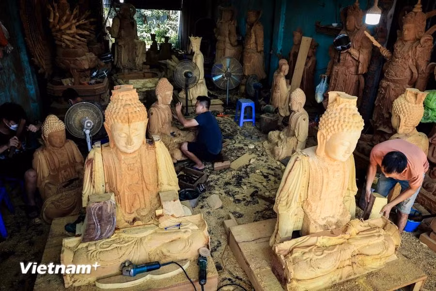 The Son Dong craft village dates back over 1,000 years. Under the reign of feudal dynasties in the past, it had hundreds of craftsmen granted the “Ba Ho Ky Nghe” (Master of the craft) title, also called artisans. (Photo: VietnamPlus)