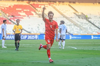 Xuan Bac scores the second goal for Vietnam. (Photo: VNA)