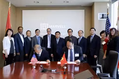 Minister Nguyen Chi Dung has a working session with Marvell Company. (Photo: VietnamPlus)