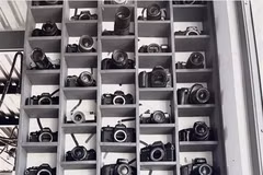 A local in Hau Giang province has an open space, consisting of 700 cameras, for those who are passionate about photography. (Photo: tuoitre.vn)