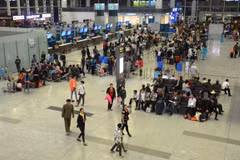 Strong growth of the aviation sector has caused intense pressure on infrastructure. (Photo: VietnamPlus)