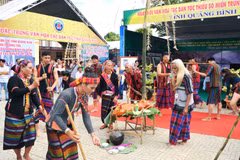 Bru-Van Kieu ethnic people preserving traditional culture