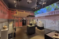 Royal treasures unveiled in Hanoi