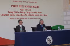 General Secretary of the Communist Party of Vietnam Central Committee and State President To Lam (R) delivers a policy address themed Vietnam – Ireland Friendship and Cooperation: A Vision for a New Era of Peace, Cooperation, and Development at Trinity College Dublin (Photo: VNA)