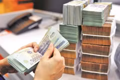 The extension is expected to reduce pressure on enterprises which are struggling to service their debts and support economic recovery under the current challenging economic situation. (Photo: VNA)