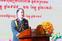 Vietnamese defence attaché Colonel Tran Van Tam speaks at the celebration in Cambodia on December 12. (Photo: VNA)