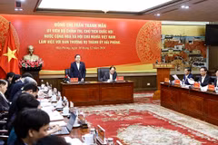 NA Chairman Tran Thanh Man has a working session with the Standing Board of the Hai Phong city Party Committee on December 18. (Photo: VNA)