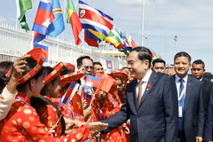 The farewell ceremony for NA Chairman Tran Thanh Man at Pochentong International Airport, Phnom Penh, Cambodia (Photo: VNA)