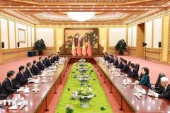During his stay in China, PM Pham Minh Chinh meets with General Secretary of the Communist Party of China and President of China Xi Jinping in Beijing on June 26. (Photo: VNA)