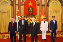 Party General Secretary Nguyen Phu Trong receives Singaporean Ambassador to Vietnam Jaya Ratnam in 2021. (Photo: VNA) 