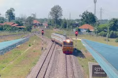 At Khamsavath train station (Photo: Pathet Lao Daily)