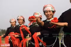 Then singing echoes in Pheo village, Lao Cai