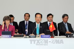 PM co-chairs high-level dialogue on climate change in Mekong Delta