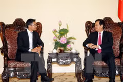 Prime Minister Nguyen Tan Dung (right) and World Economic Forum’s managing director Philipp Rossler