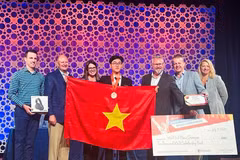Nguyen Minh Duong from the Hanoi University of Science and Technology wins bronze medal in the category of Microsoft Word 365 Apps at the MOSWC 2024 (Photo: VietnamPlus)